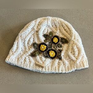 Prana Beanie Hat Womens White Floral Daisy Embroidered Boho Y2K Style Cable
Knit